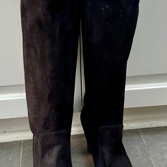 Tahari "Danton" faux suede knee-high stretch boots in black 8 M - Picture 3 of 7